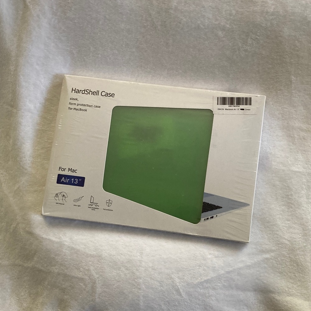 NWT Hardshell case for MacBook Air 13"